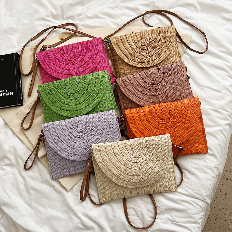 Flap Bag Envelope - Borsa a tracolla in paglia intrecciata,